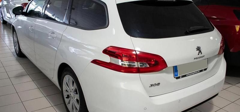 Usado Peugeot 308 Style 131 CV (96 kW) 2019 Blanco Familiar