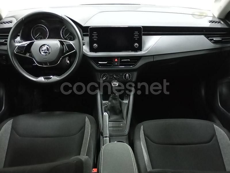 Usado Skoda Scala Active 110 CV (80 kW) 2022 Gris / plata Utilitario