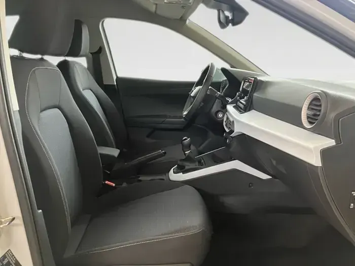 Usado Seat Arona Style Plus 115 CV (84 kW) 2026 Blanco SUV