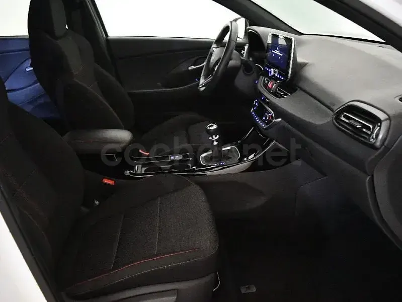 Usado Hyundai i30 N Line 100 CV (73 kW) 2025 Blanco Berlina