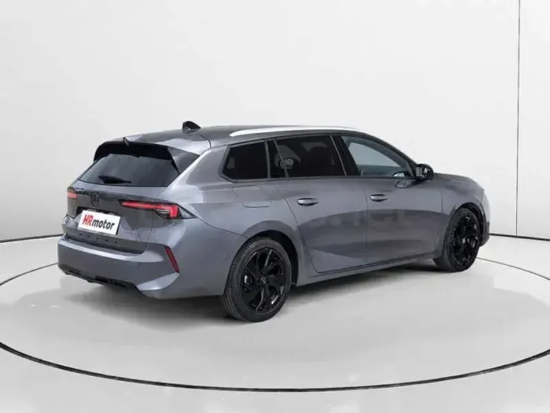 Usado Opel Astra Edition 130 CV (95 kW) 2024 Gris / plata Utilitario