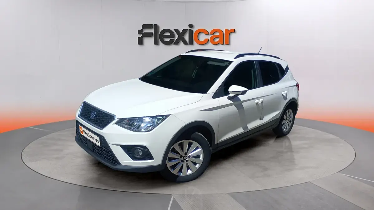 Usado Seat Arona Style Plus 110 CV (80 kW) 2021 Blanco SUV