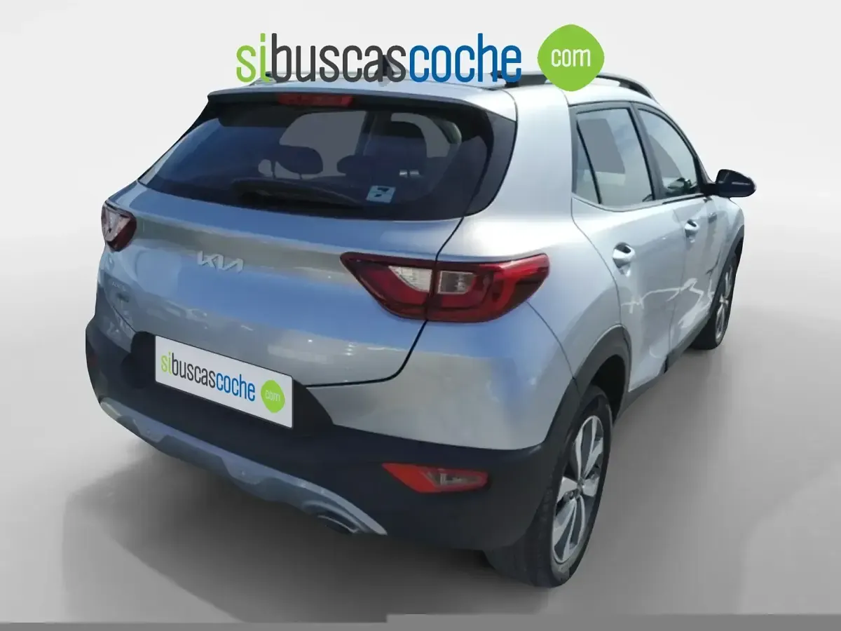 Usado Kia Stonic 100 CV (73 kW) 2025 Gris/plata SUV