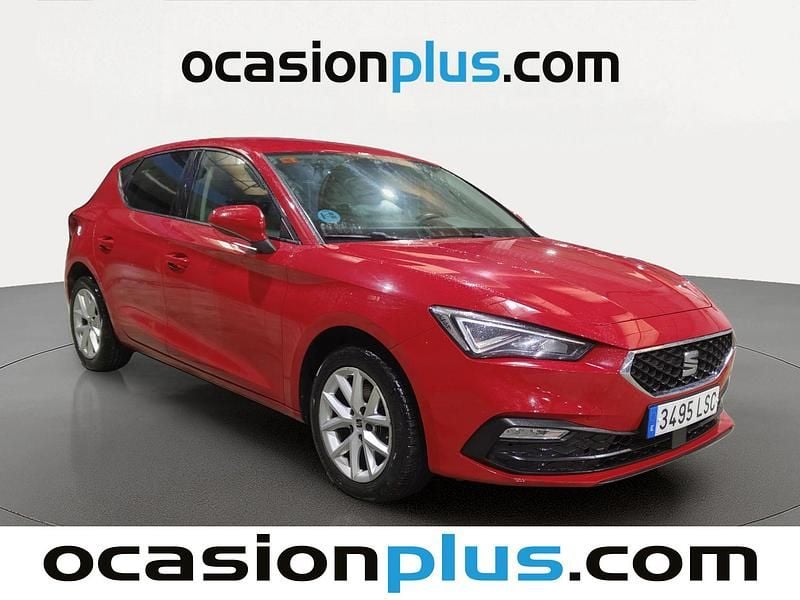 Usado Seat Leon Style 131 CV (96 kW) 2021 Rojo Utilitario