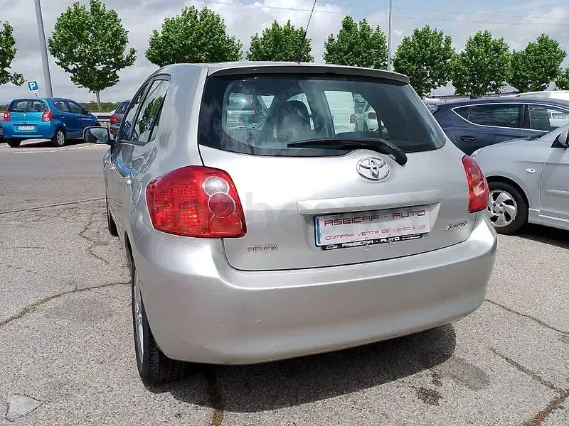 Usado Toyota Auris Active 90 CV (66 kW) 2009 Gris / plata Utilitario