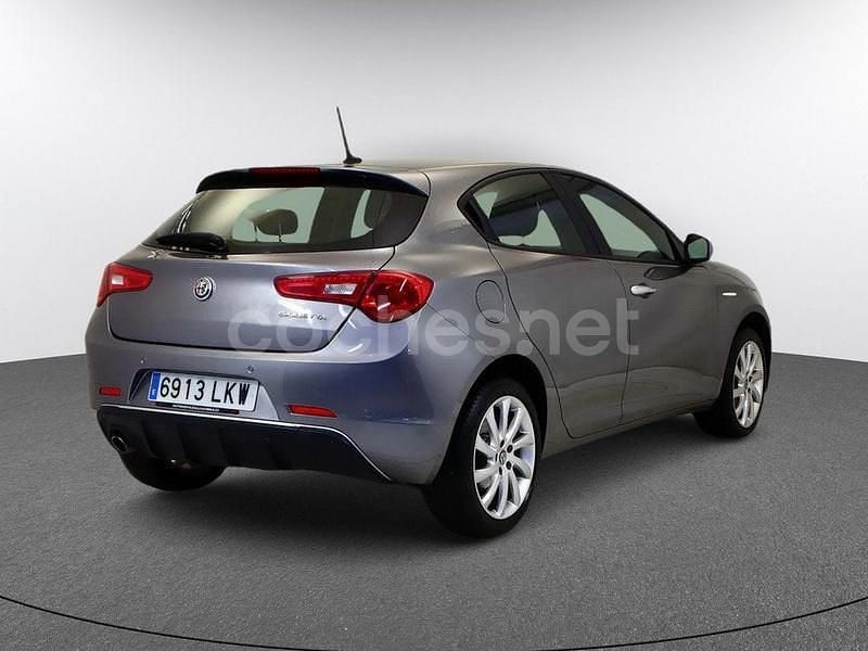Usado Alfa Romeo Giulietta 120 CV (88 kW) 2020 Gris Utilitario
