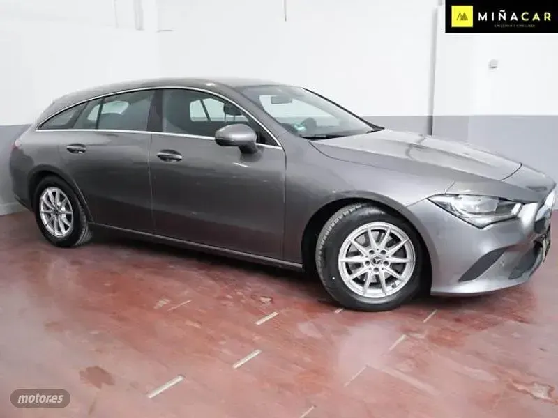 Usado Mercedes CLA180 116 CV (85 kW) 2022 Gris Coupe