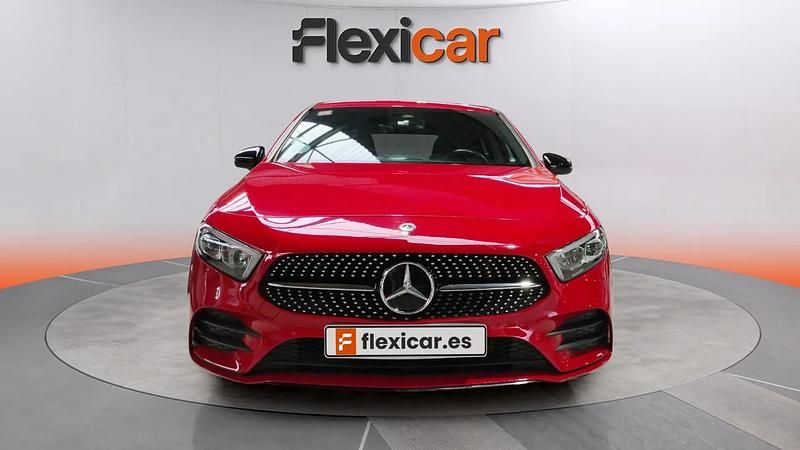 Usado Mercedes A180 116 CV (85 kW) 2019 Rojo Utilitario