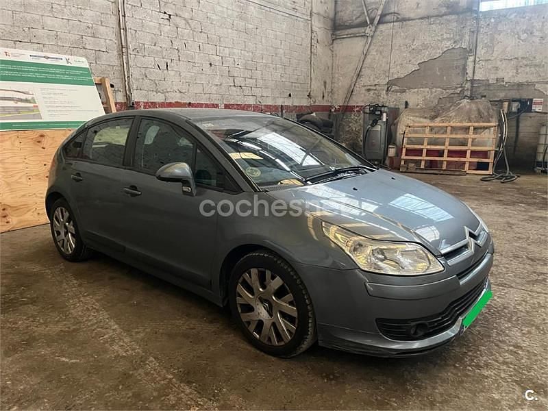 Usado Citroën C4 92 CV (67 kW) 2006 Azul Berlina