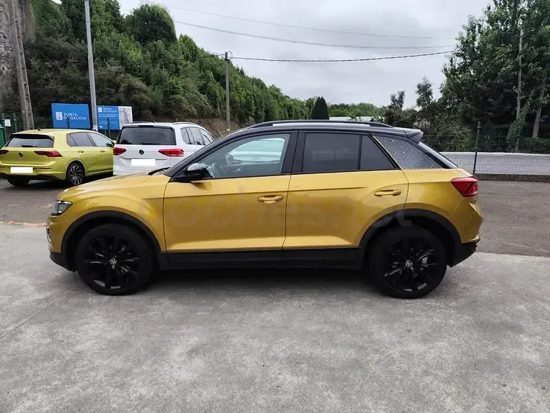 Usado VW T-Roc Sportline 150 CV (110 kW) 2021 Amarillo SUV