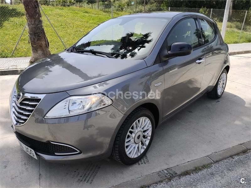 Gris / plata Usado 2015 Lancia Ypsilon Gold Utilitario | 6450 € (Buen precio) - Imagen 1/4