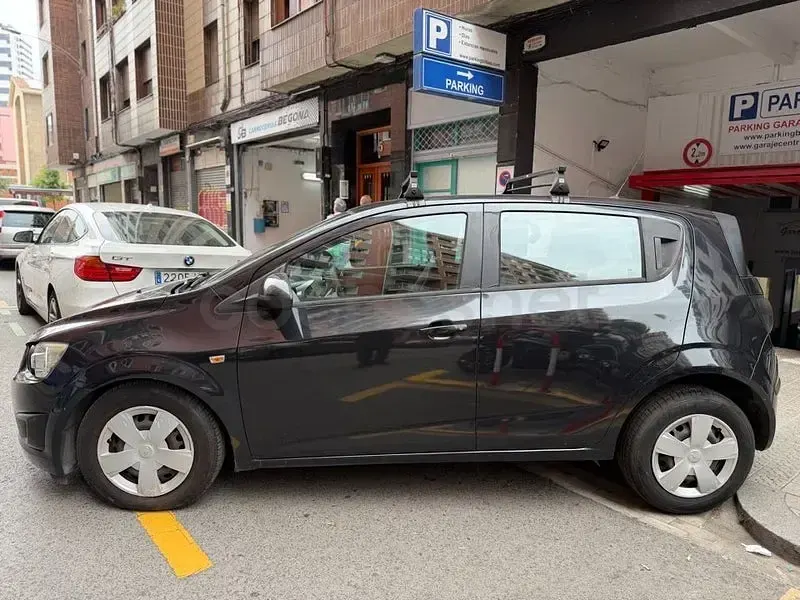 Usado Chevrolet Aveo LT 101 CV (74 kW) 2012 Negro Berlina