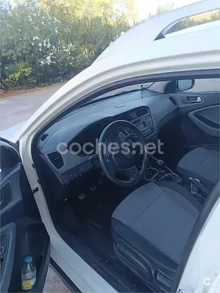 Usado Hyundai i20 Active 100 CV (73 kW) 2017 Blanco Berlina