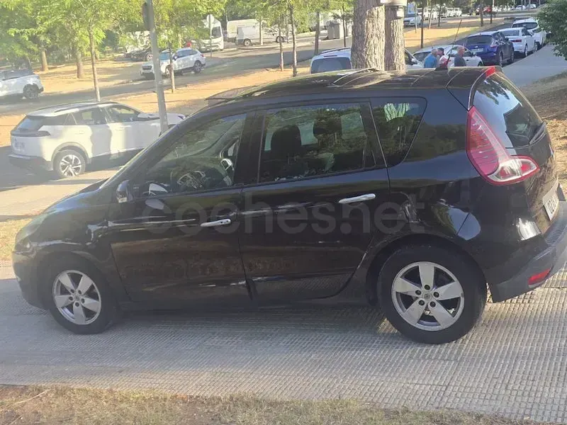 Usado Renault Scénic Dynamique 105 CV (77 kW) 2010 Negro Monovolumen