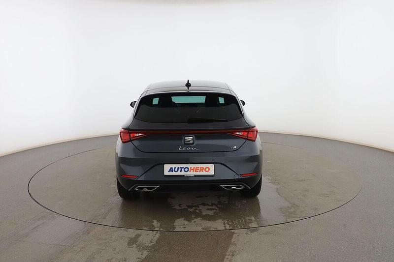 Usado Seat Leon FR 150 CV (110 kW) 2020 Gris Utilitario