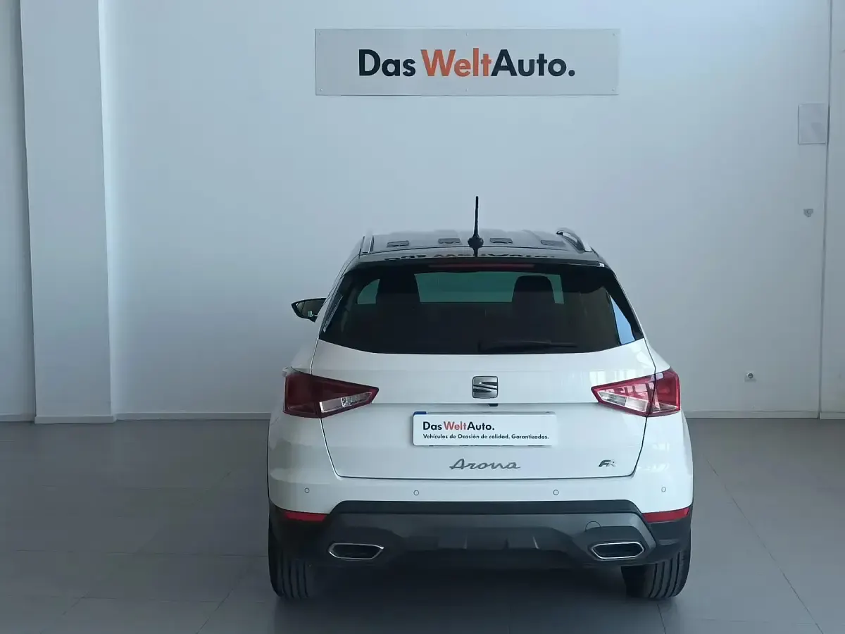 Usado Seat Arona Ecomotive 110 CV (80 kW) 2021 Blanco SUV