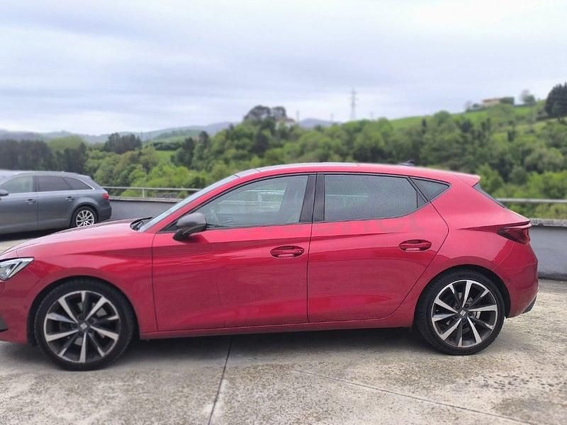 Usado Seat Leon FR 150 CV (110 kW) 2021 Rojo Berlina