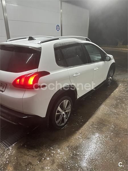 Usado Peugeot 2008 Allure 130 CV (95 kW) 2018 Blanco SUV