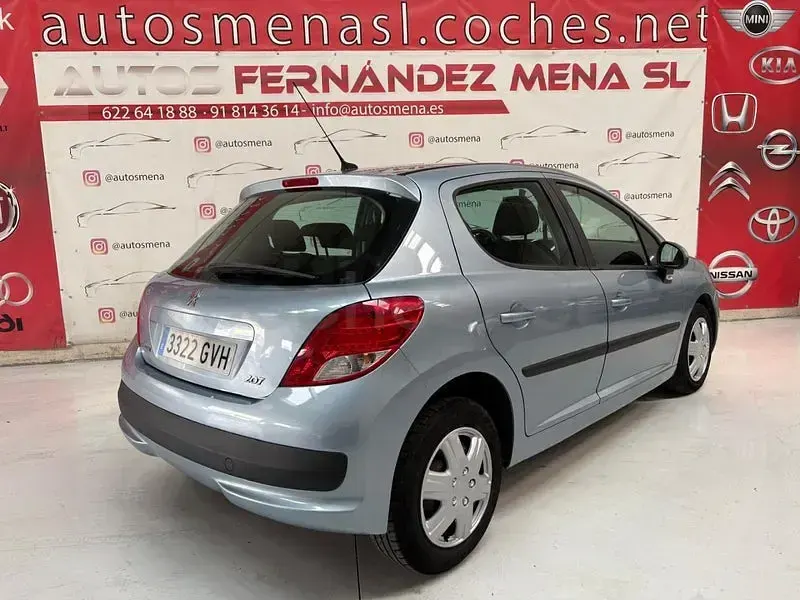 Usado Peugeot 207 75 CV (55 kW) 2010 Gris / plata Berlina
