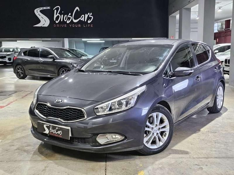Gris Usado 2015 Kia Ceed Utilitario | 9499 € (Super precio) - Imagen 1/4