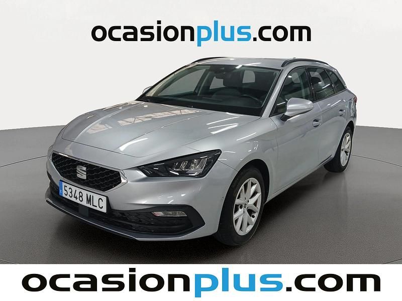 Usado Seat Leon Style 130 CV (95 kW) 2023 Gris plata Monovolumen