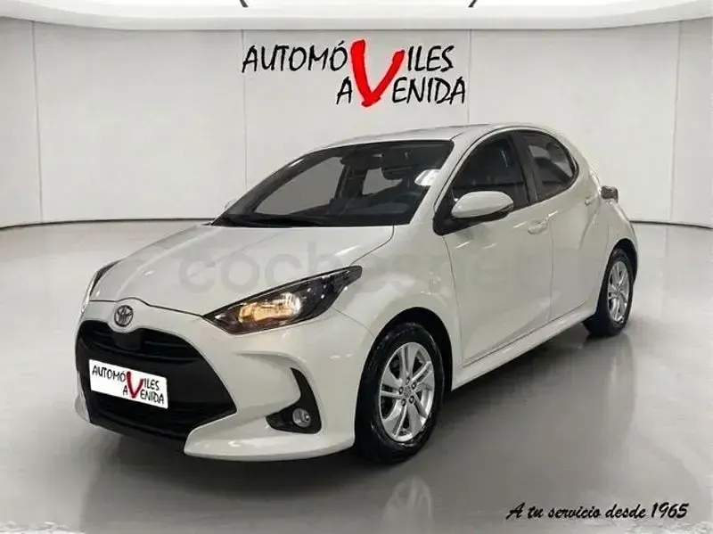 Usado Toyota Yaris 125 CV (91 kW) 2023 Blanco Utilitario
