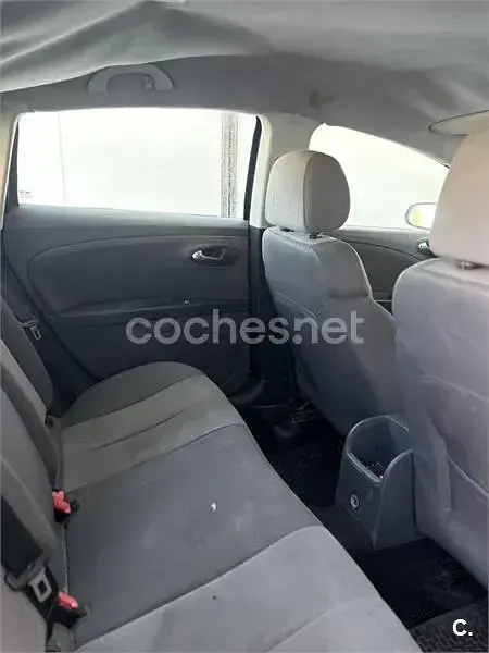 Usado Seat Leon Reference 105 CV (77 kW) 2005 Negro Utilitario