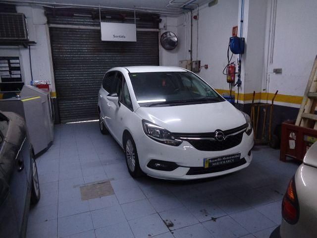 Usado Opel Zafira Family 140 CV (102 kW) 2018 Blanco Monovolumen