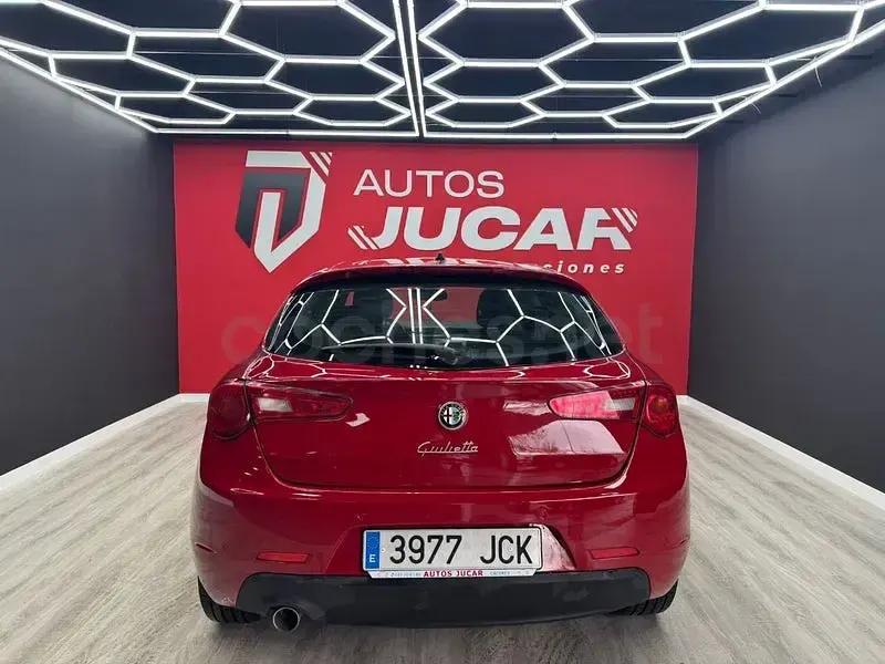 Usado Alfa Romeo Giulietta Distinctive 105 CV (77 kW) 2015 Granate Utilitario