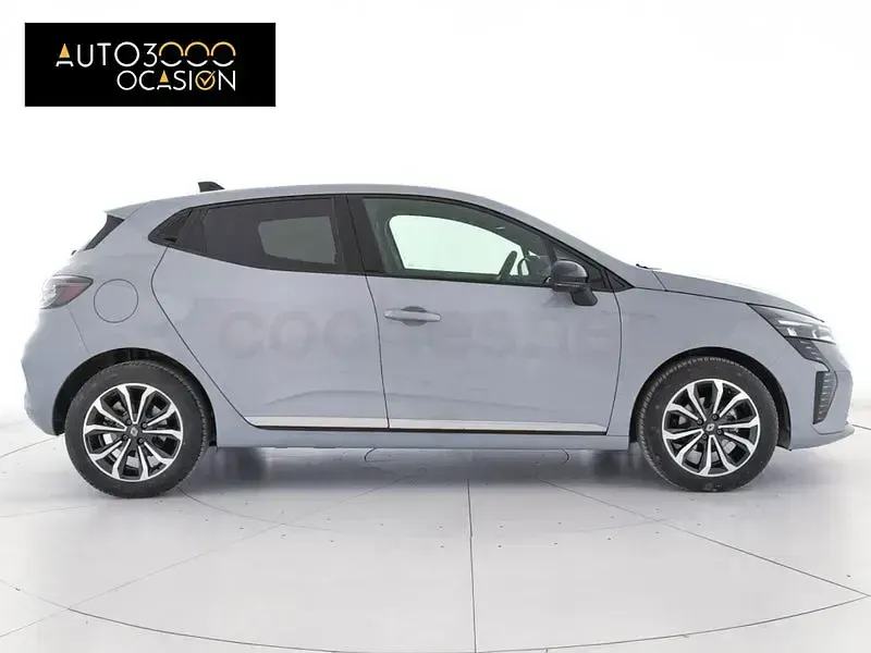 Usado Renault Clio V Techno 100 CV (73 kW) 2025 Negro Berlina