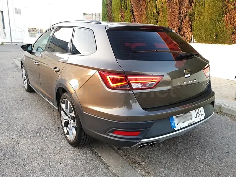 Usado Seat Leon 4Drive 184 CV (135 kW) 2016 Beige Familiar