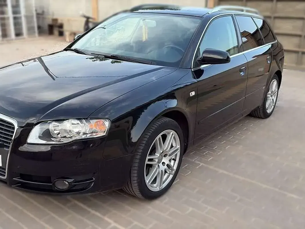 Usado Audi A4 140 CV (102 kW) 2005 Negro Familiar