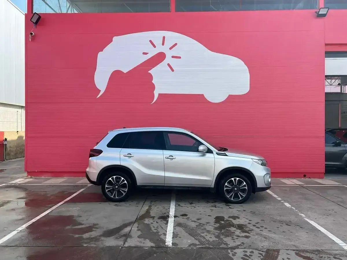 Usado Suzuki Vitara GLX 129 CV (94 kW) 2023 Plateado SUV