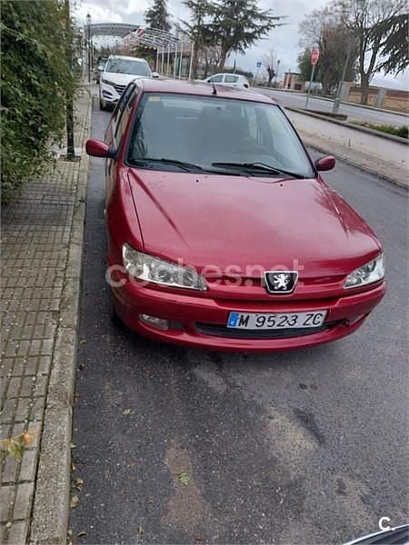 Usado Peugeot 306 71 CV (52 kW) 2000 Rojo Berlina