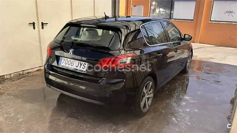 Usado Peugeot 308 Active 120 CV (88 kW) 2017 Negro Berlina