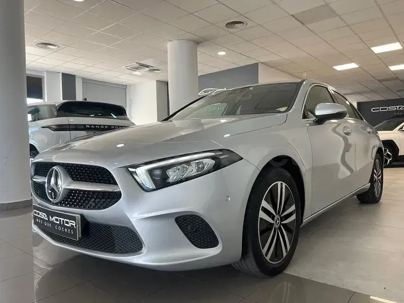 Usado Mercedes A250 218 CV (160 kW) 2022 Gris / plata Berlina