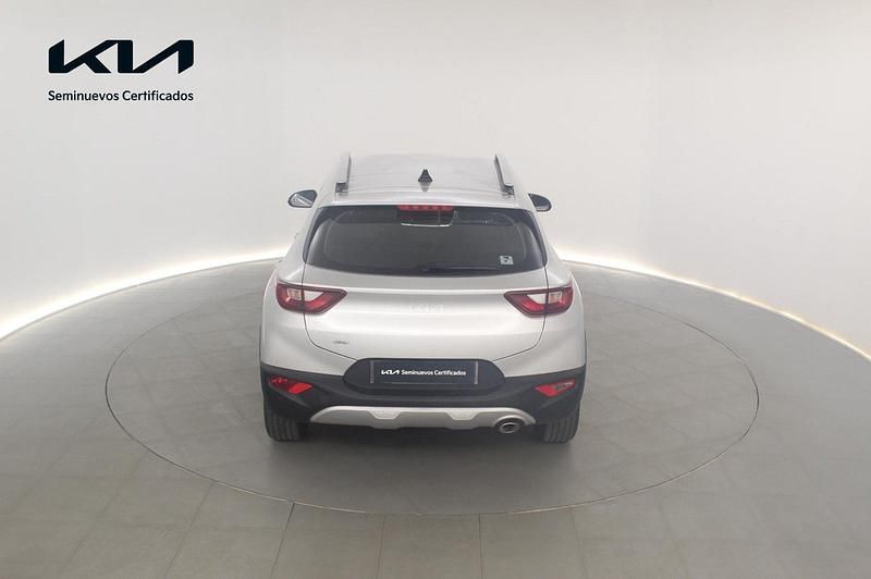 Usado Kia Stonic 100 CV (73 kW) 2024 Sparkling silver SUV