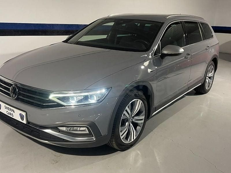 Usado VW Passat Alltrack 200 CV (147 kW) 2023 Gris / plata Familiar