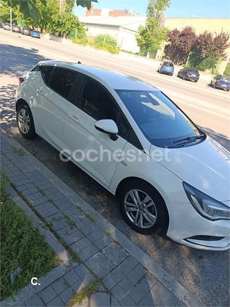 Usado Opel Astra Dynamic 110 CV (80 kW) 2019 Blanco Berlina