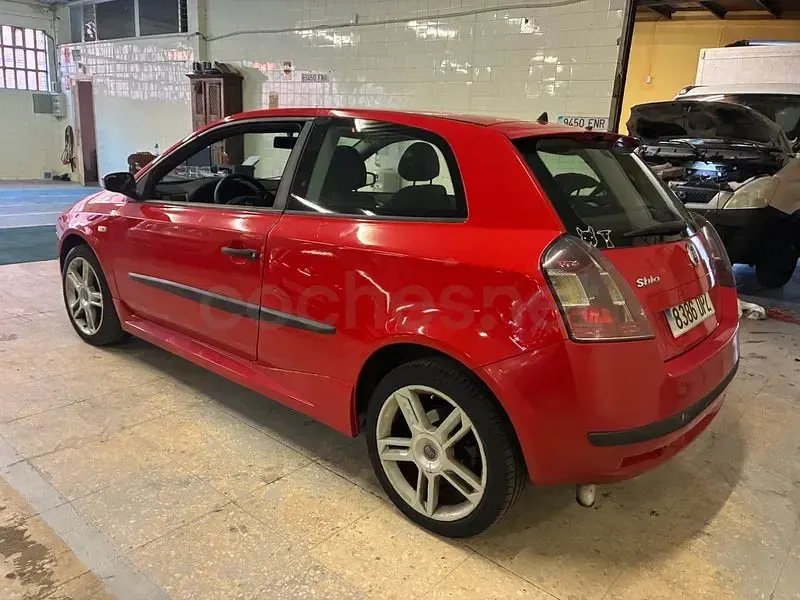 Usado Fiat Stilo Racing 115 CV (84 kW) 2005 Rojo Berlina