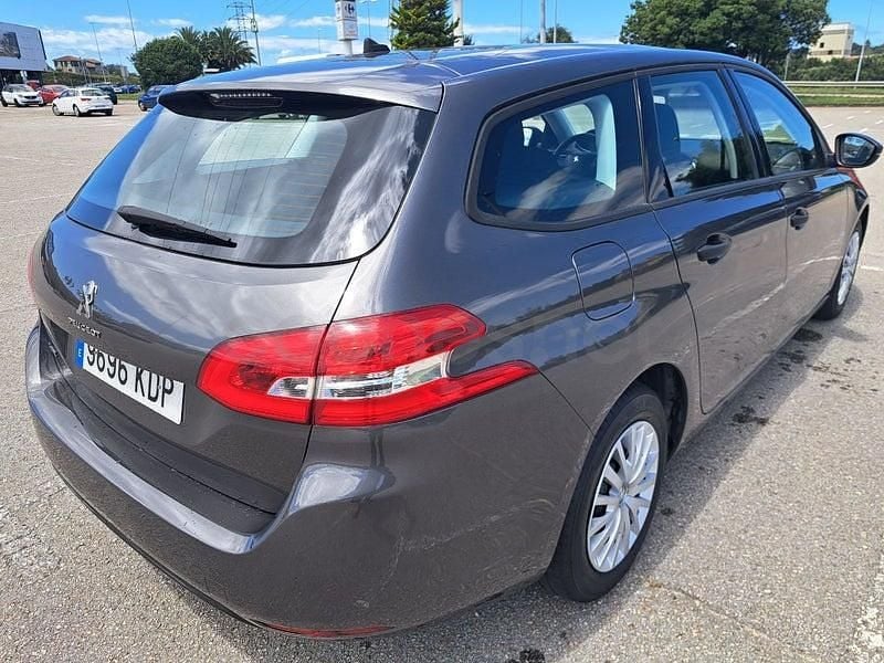 Usado Peugeot 308 SW Access 100 CV (73 kW) 2018 Verde Familiar