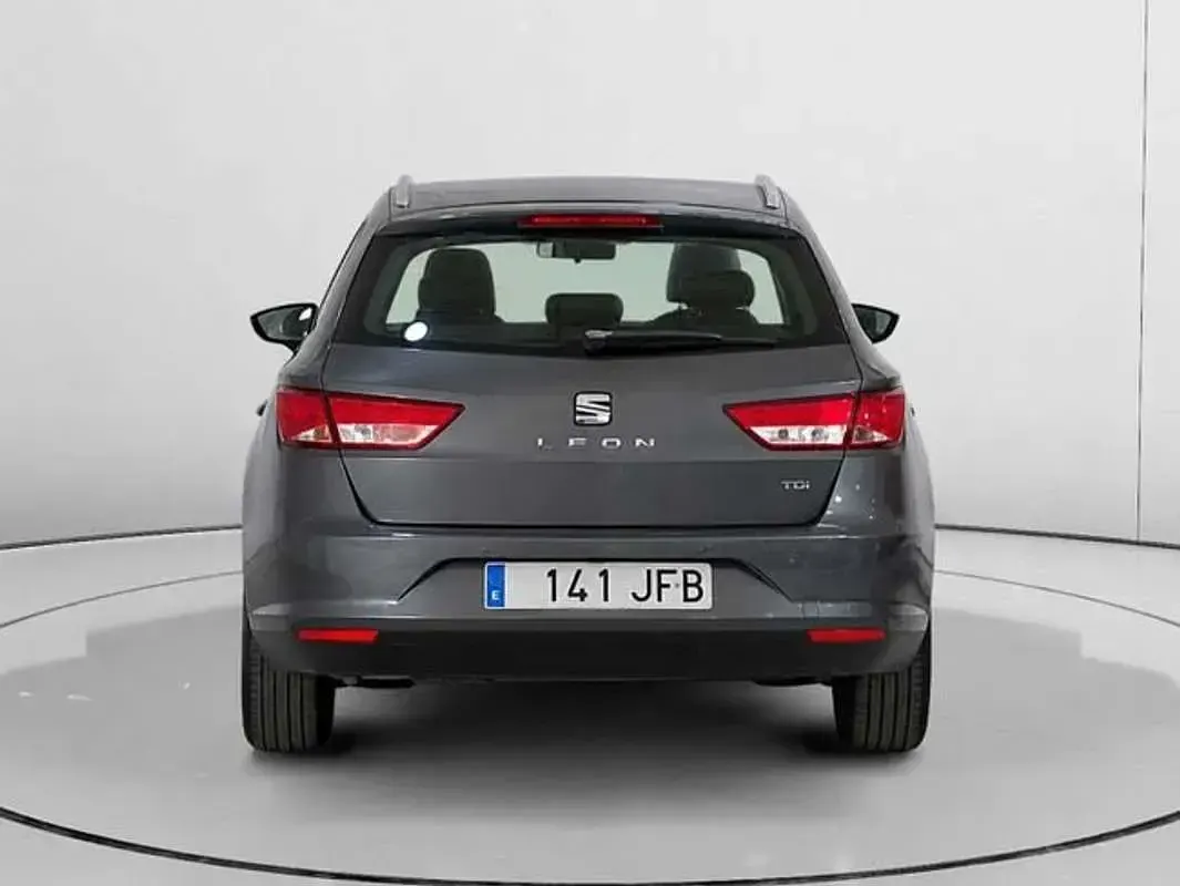 Usado Seat Leon Style 110 CV (80 kW) 2015 Gris Utilitario