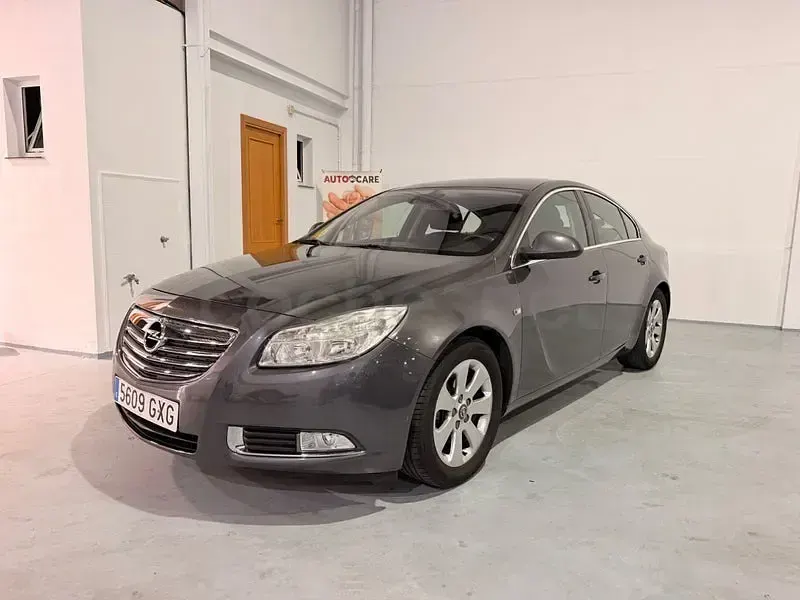 Usado Opel Insignia Edition 130 CV (95 kW) 2010 Gris / plata Berlina