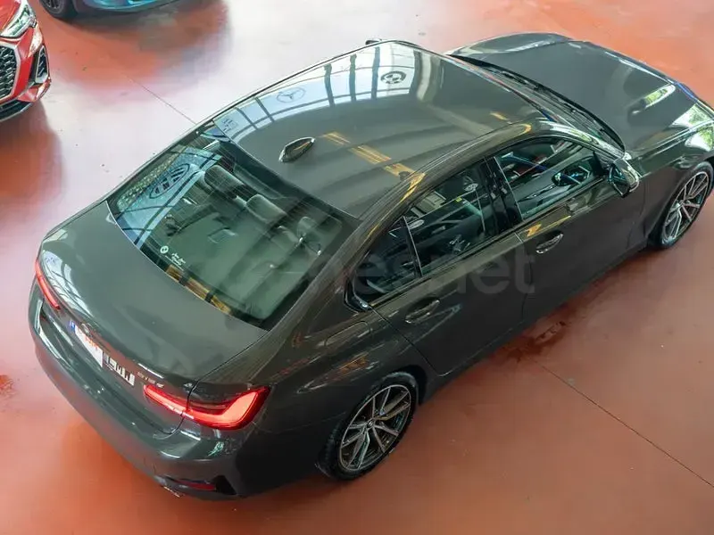 Usado BMW 318 Executive 150 CV (110 kW) 2020 Gris / plata Berlina