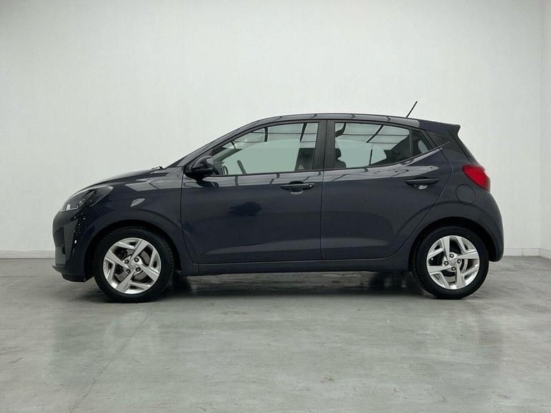 Usado Hyundai i10 67 CV (49 kW) 2021 Gris Utilitario