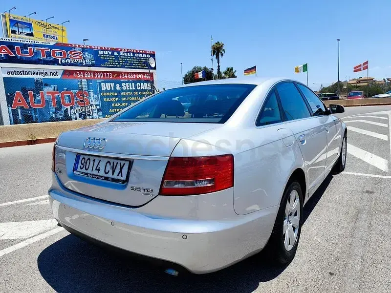 Usado Audi A6 Premium 225 CV (165 kW) 2004 Gris / plata Berlina