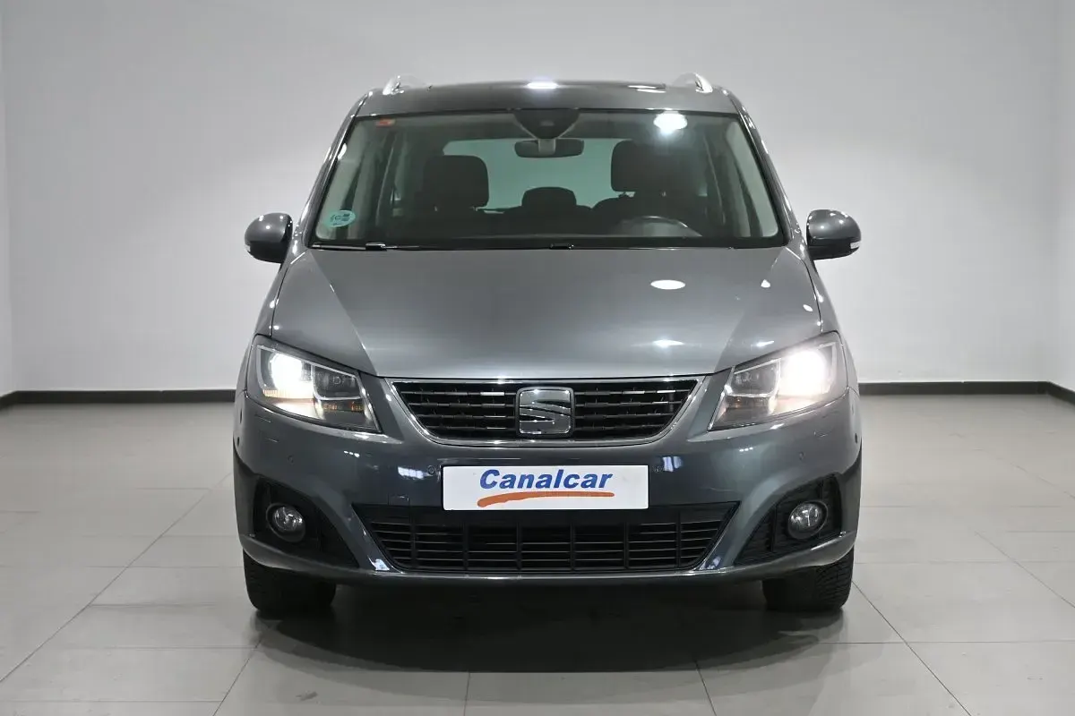 Usado Seat Alhambra XCELLENCE 150 CV (110 kW) 2019 Gris Monovolumen