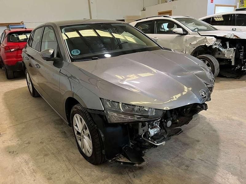 Usado Skoda Scala 150 CV (110 kW) 2023 Gris Utilitario