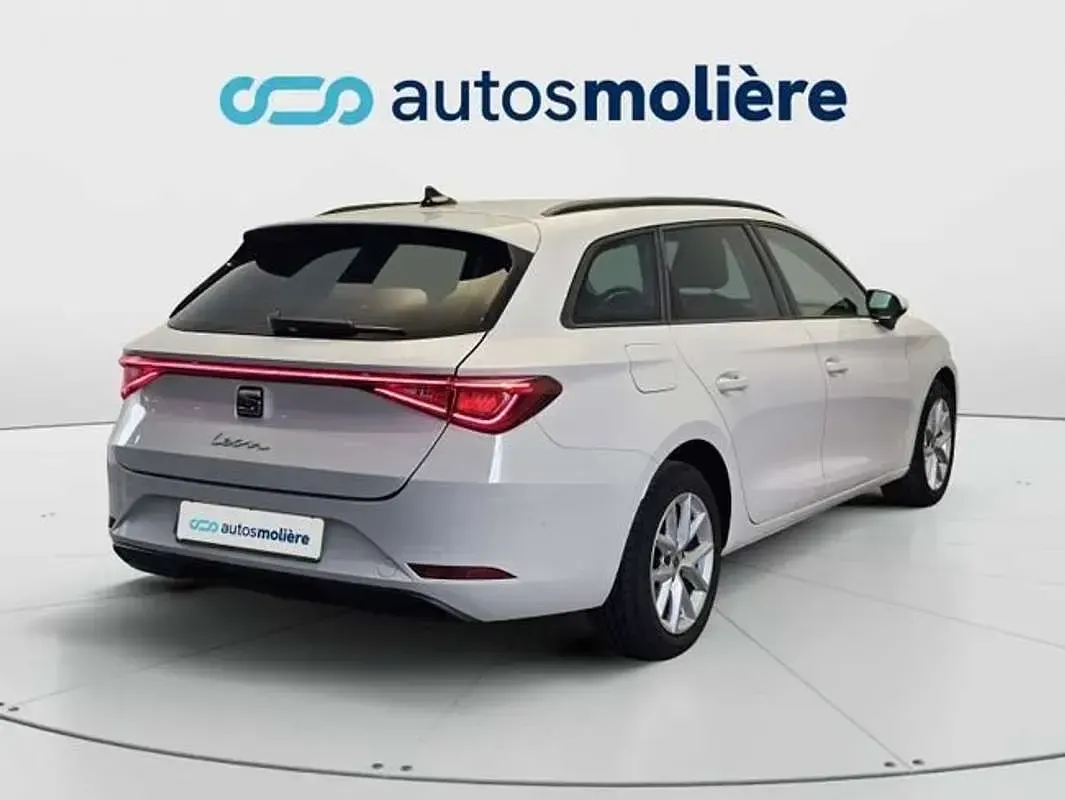 Usado Seat Leon Style 110 CV (80 kW) 2023 Blanco Utilitario