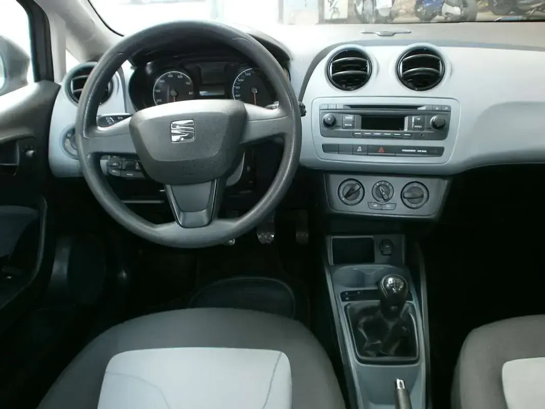 Usado Seat Ibiza Reference 86 HP (63 kW) 2014 Cinzento Citadino